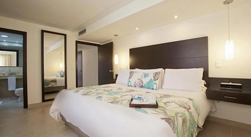 Hotel Capilla Del Mar Cartagena Ruang foto A bedroom at the hotel